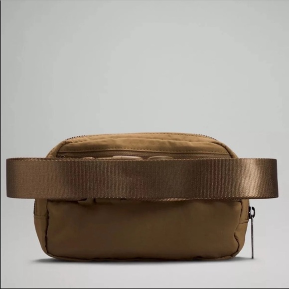 Lululemon Everywhere Belt Bag - Picture 2 of 7